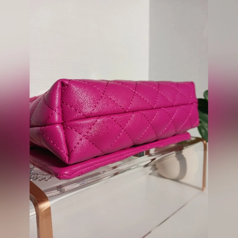 NWT INC - Quilted Crossbody Bag - Picture 16 of 16